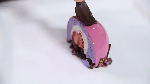 Cake with glaze on a plate Stock-Footage 73976338