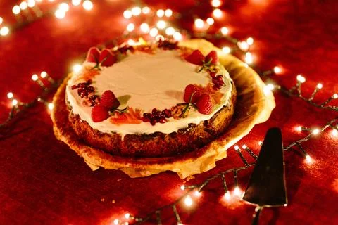 Cake with a glowy red background 스톡 사진