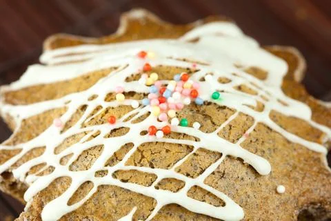 Cake with icing lying on a bamboo mat Foto stock