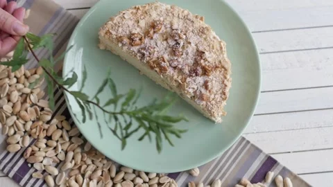 Cake with nuts on a light background. cake decorated with peanuts, top view. Stock-Footage 147518934