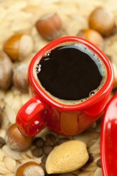 Cake on a plate, nuts and a cup of coffee on a wicker mat Stock-Fotos