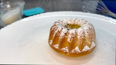 Cake with powdered sugar. Video stock 211441179