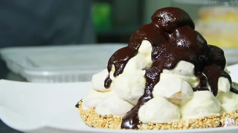 Cake - putting it in the box Stock Footage 51310103