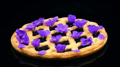 Cake with spotted crane's bill flowers (Geranium maculatum) and berry filling 4K 動画素材 78100623