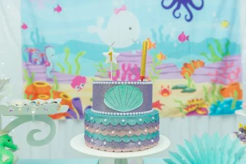 Cake table overview decorated with the seabed theme. Children's party with oc Foto stock