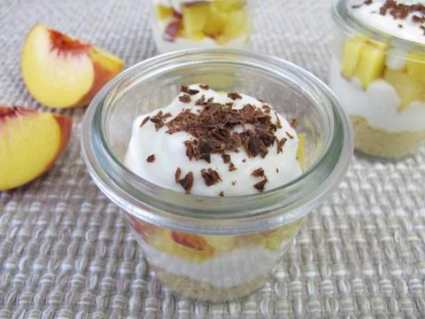 Cake without baking with peaches in jar Stock Photos