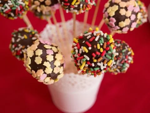 Cakepops with sprinkles close up Stockfoto's