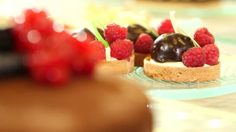 Cakes and sweets Stock-Footage 32402005