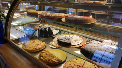 Cakes on display Vídeos de archivo 44464000