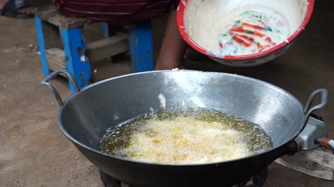 Cakes fried in a frying pan Video stock 265062148