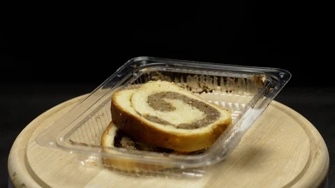 Cakes in a plastic container Video stock 106755564