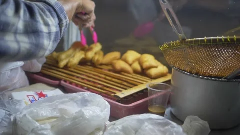 Cakwe traders on the roadside 스톡 동영상 244352284