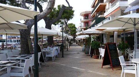 Cala Ratjada Mallorca Majorca: Empty restaurants and bars 库存影片 63163275