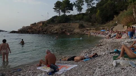 Cala Rossa Beach in Terrasini, Sicily Stockbeeldmateriaal 334840561