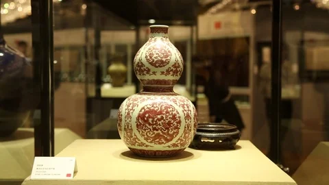 Calabash bottle with lotus pattern Video stock 118355017