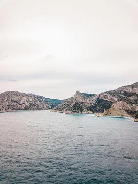 Calanques National Park: dramatic cliffs and sparkling Mediterranean seas 库存照片