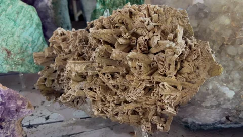 Calcite Crystal Formation With Complex Skeletal Structure Close Up Stockbeeldmateriaal 332823043