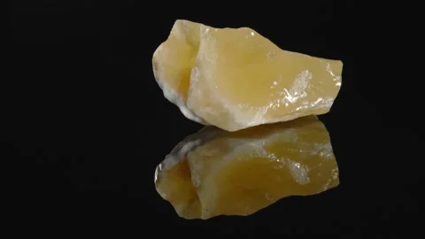 Calcite orange close-up. Black background. Stockbeeldmateriaal 146334927