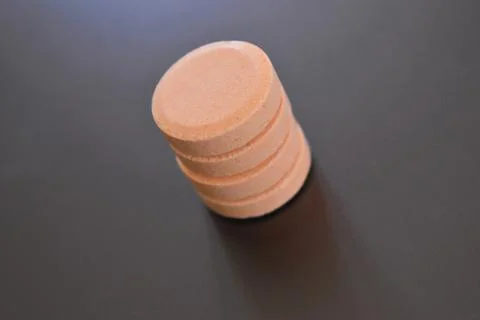 Calcium tablets on dark background Foto stock