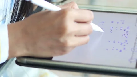 Calculation of chemical formula on tablet, close up view Video stock 271318525