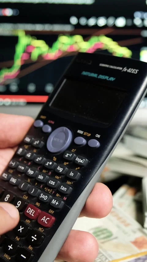 Calculator Man Hand Vertical Video Vídeos de archivo 334874671