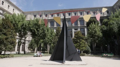 Calder in Reina Sofia 스톡 동영상 117495118