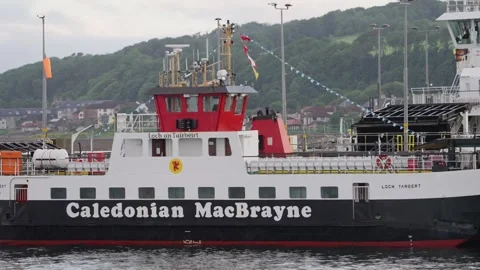 Caledonian MacBrayne Passenger Ferry Docked at Largs Harbour Vidéo 341774329