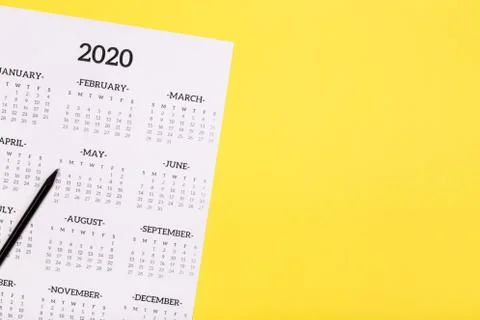 Calendar 2020  on solid yellow background with copy space, business meeting s Foto stock