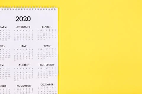 Calendar 2020  on solid yellow background with copy space, business meeting s Foto stock
