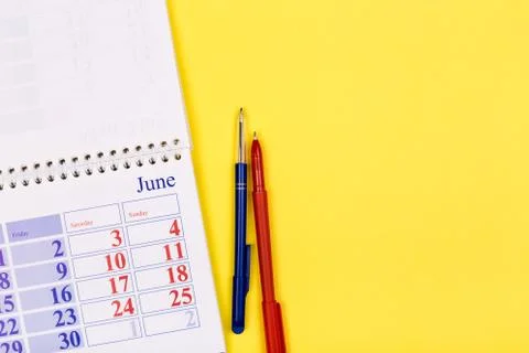 Calendar 2020  on solid yellow background with copy space, business meeting s Foto stock