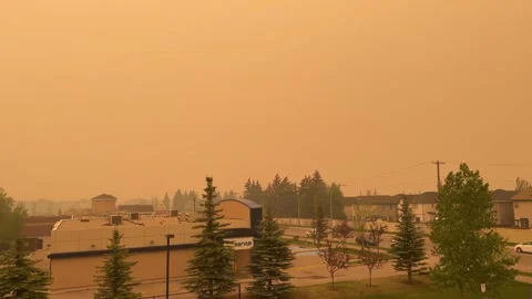 Calgary covered by thick orange wildfire smoke 스톡 동영상 255919634