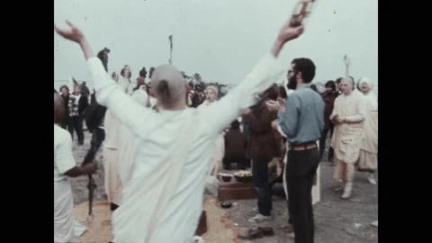 CALIFORNIA - 1969 - Hare Krishna devotees are among those attending the Altamont Vidéo 316405587