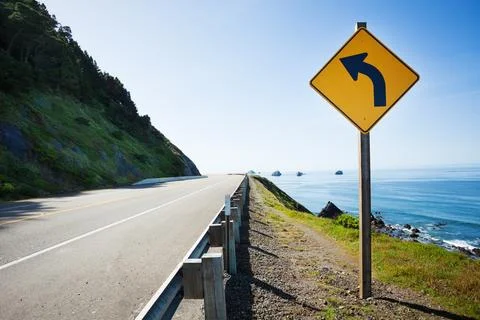 California, Pacific ocean US 101 with arrow yellow sign, United States 스톡 사진