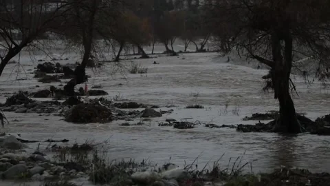 California's historic rains begin to decrease, but alerts continue, Los Ángeles  库存影片 263855751
