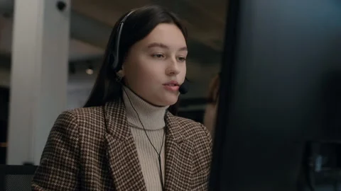 Call center and helpful customer service 24-7. Use desktop pc at computer table Видео 199483281