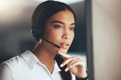 Call center, computer and problem solving with woman consultant in telemarketing Stockfoto's
