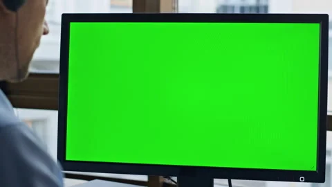 Call center green computer closeup. Client service operator consulting client Vidéo 242954170