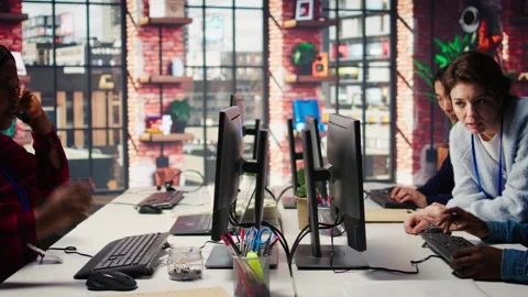 Call center manager teaching intern how to track clients shipment parcels Video stock 305401742