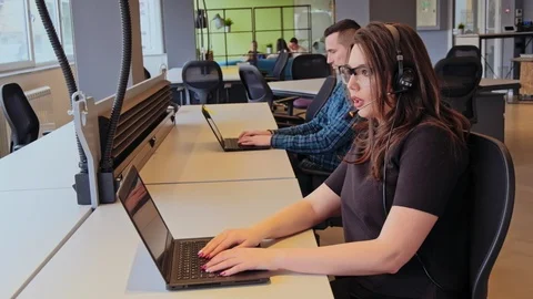 Call center operator arguing Stock-Footage 94717674