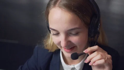 Call Center Operator Work 動画素材 70103133