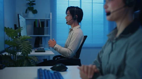 Call center team customer support service work support in night office. 스톡 동영상 333942421