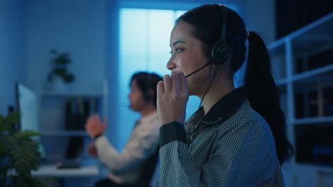 Call center team customer support service work support in night office. 스톡 동영상 333942422