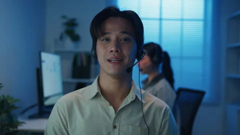 Call center team customer support service work support in night office. 스톡 동영상 333942835