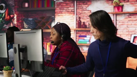 Call center worker arriving at work, using artificial intelligence on laptop Stock Footage 305391253