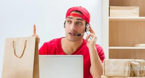 Call center worker at parcel distribution center in post office Foto stock