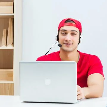 Call center worker at parcel distribution center in post office Foto stock