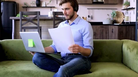 Call operator customer support service at home distance online. Vidéo 131953991