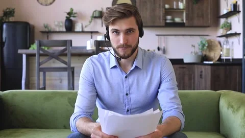 Call operator customer support service at home distance online. Vidéo 131954039