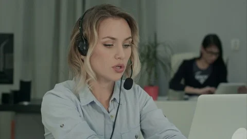 Call operator filling in client data on her laptop in the office Vídeos de archivo 71126667