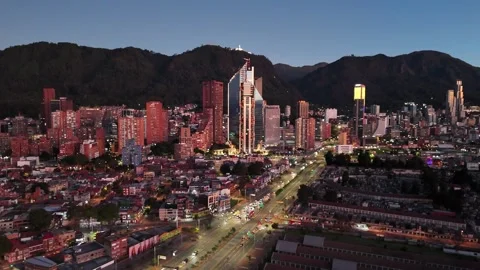 The calm around to the city Vídeos de archivo 302228501